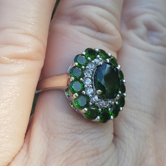 CHROME DIOPSIDE OVAL COCKTAIL CLUSTER RING - Picture 3 of 9